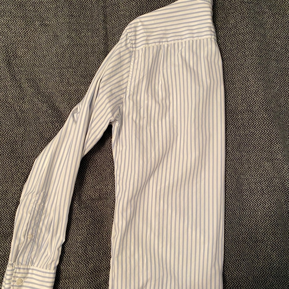 Button down - Picture 3 of 3